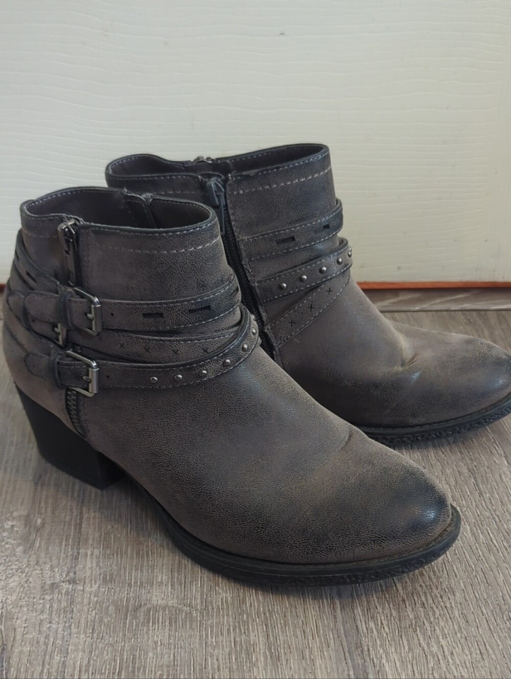 Women's Gray Buckled Studded Cowgirl Ankle Boots
